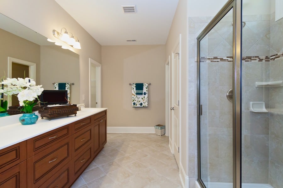 Gibson-model-012_Master bath