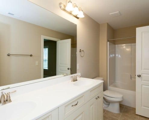 021_Hall Bath