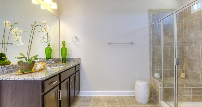 22 1150_INT_OWNERSBATH-2