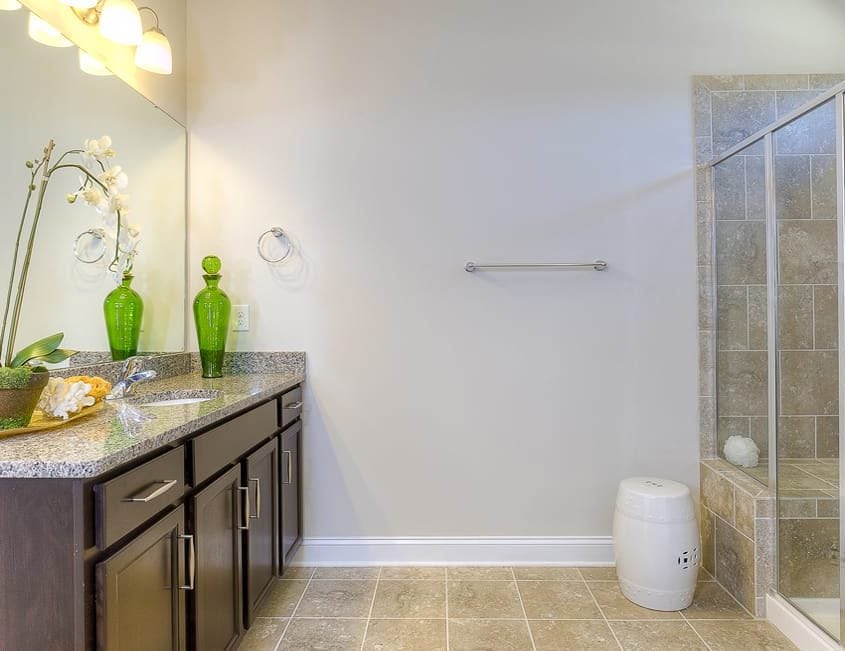 22 1150_INT_OWNERSBATH-2