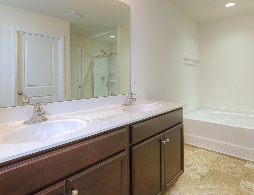 23 1150_INT_OWNERSBATH-1