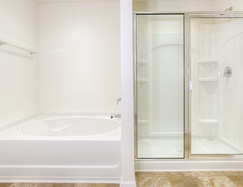24 1150_INT_OWNERSBATH-2