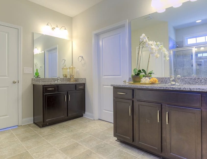 24 1150_INT_OWNERSBATH-4